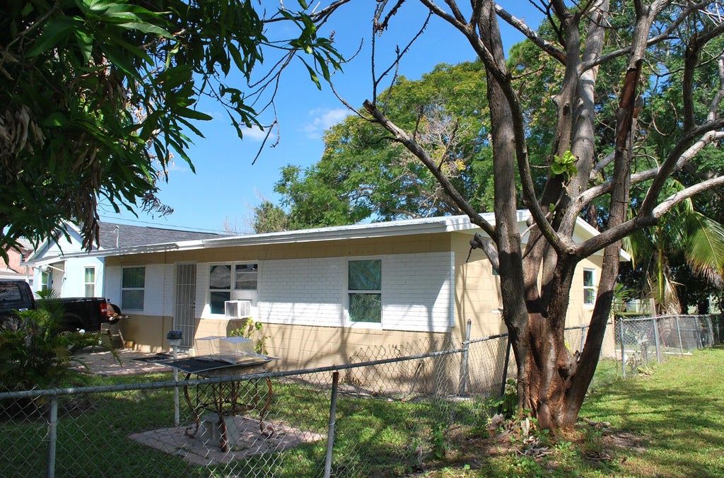 Photo of 1106 N 22ND Street, Fort Pierce, FL 34950 (MLS # B26082197)
