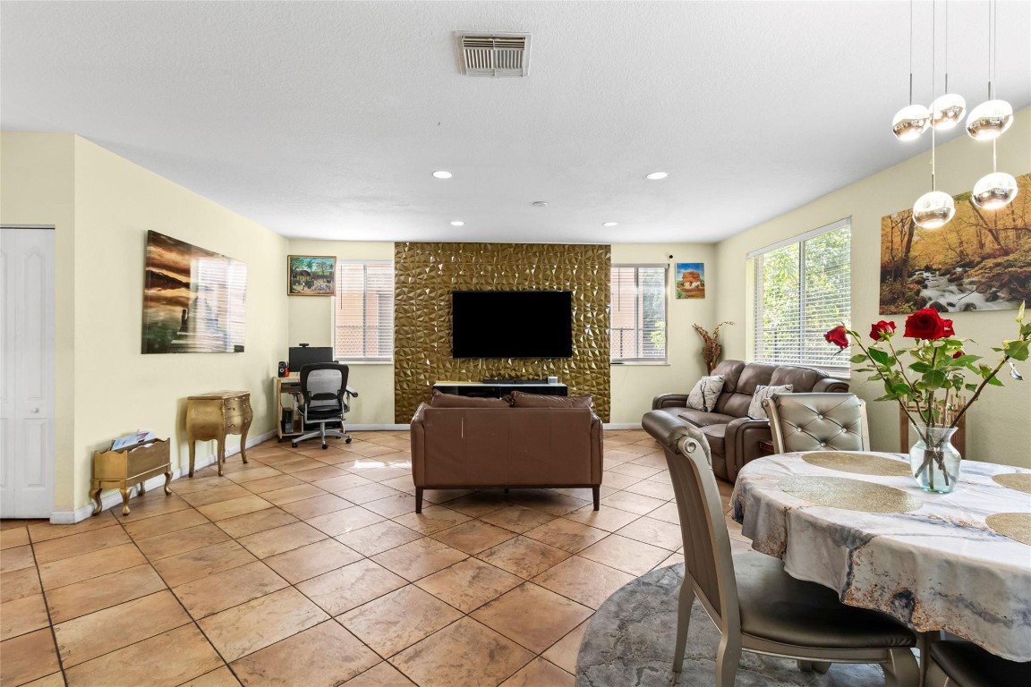 Sport Acres - Residential