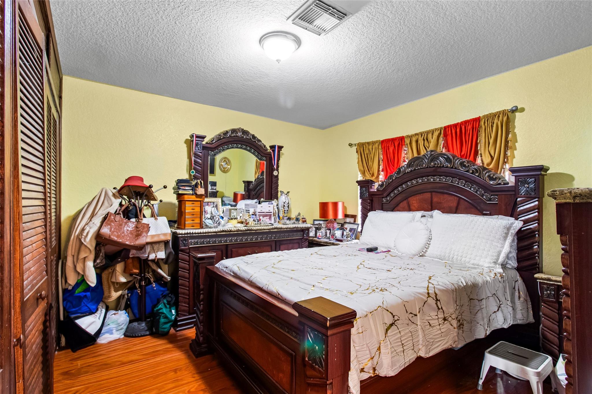 Sport Acres - Residential