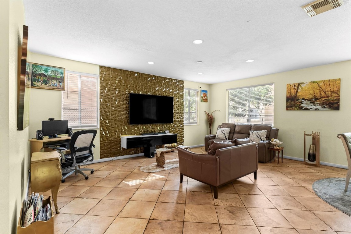 Sport Acres - Residential