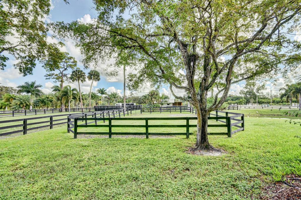LOXAHATCHEE GROVES - Residential