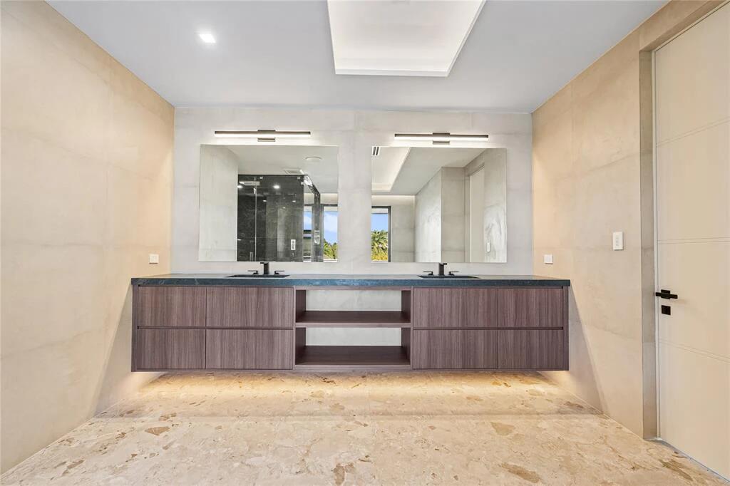 CORAL KEY VILLAS 2ND SEC - Residential