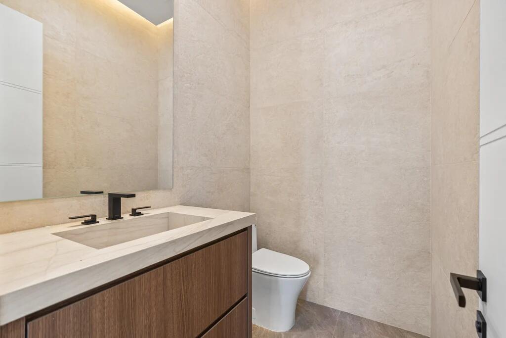 CORAL KEY VILLAS 2ND SEC - Residential