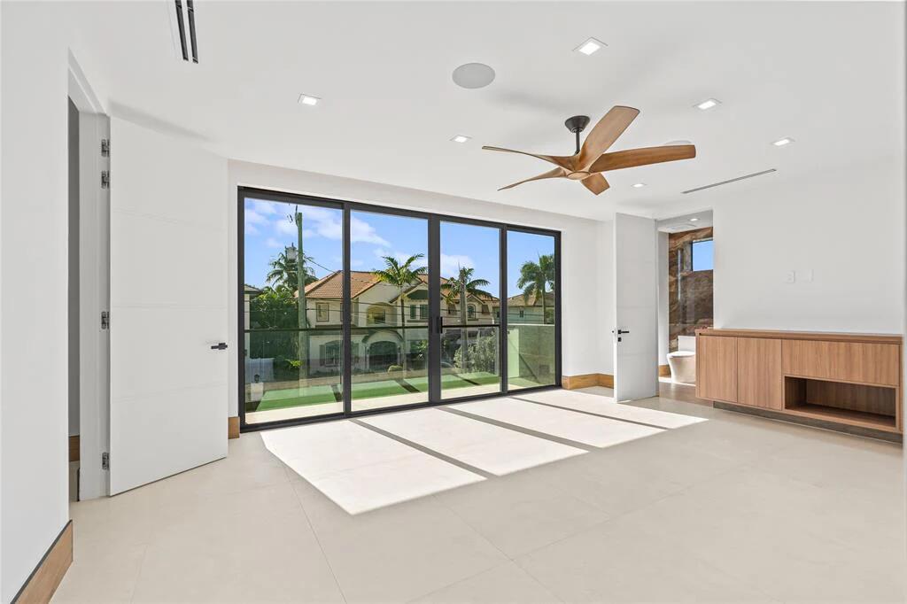 CORAL KEY VILLAS 2ND SEC - Residential