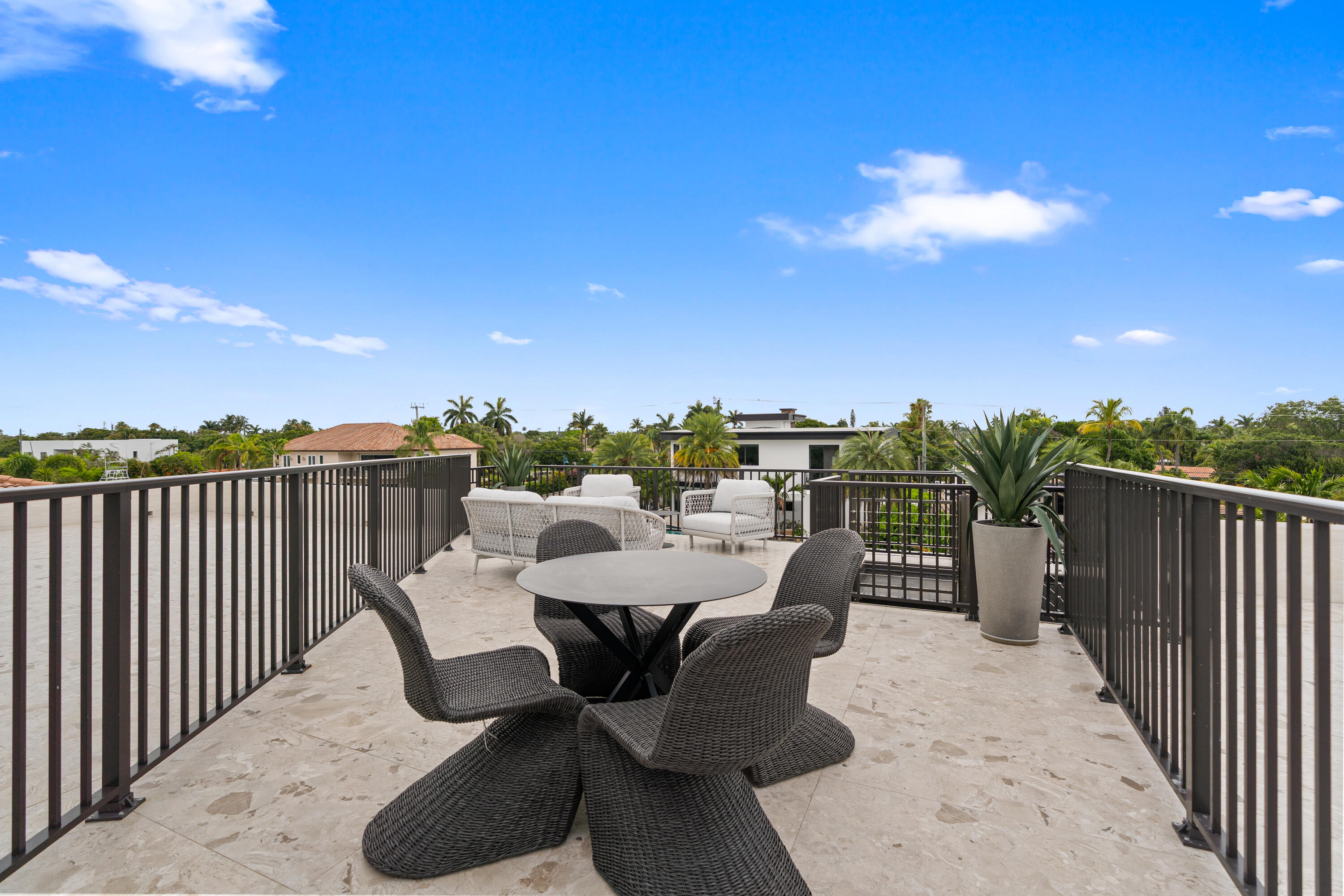 CORAL KEY VILLAS 2ND SEC - Residential