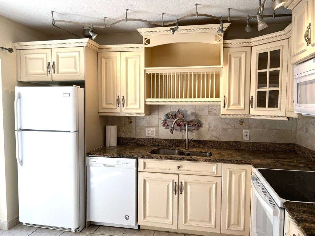 Photo of 1304 13th Terrace, Palm Beach Gardens, FL 33418 (MLS # R10937372)