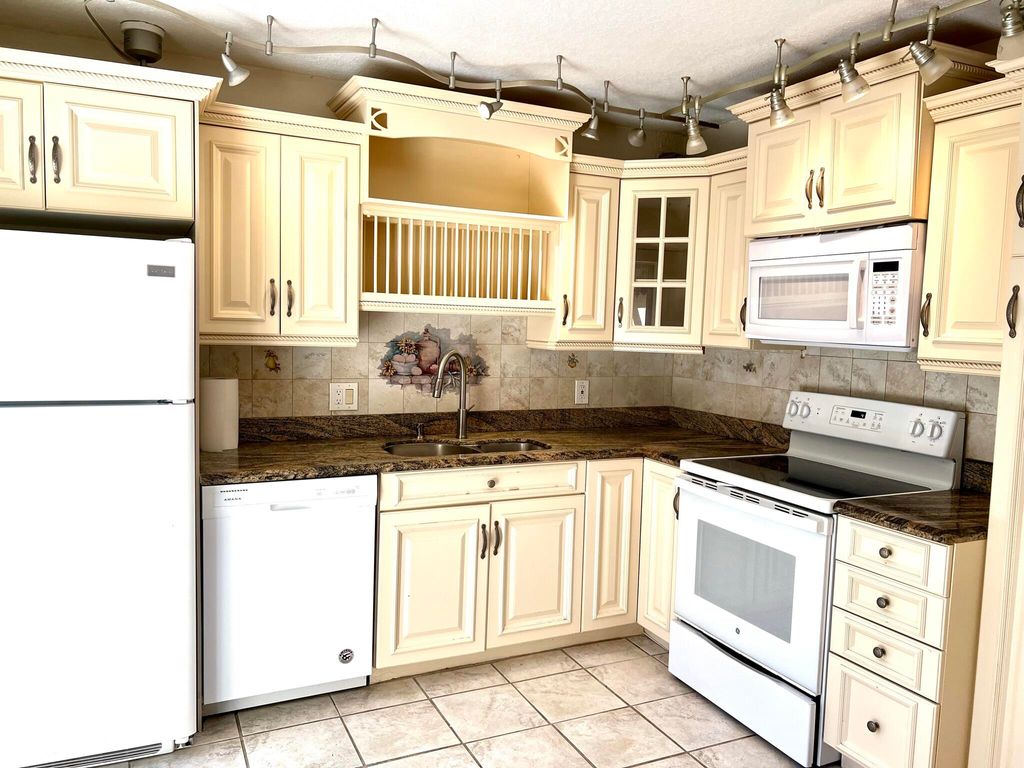 Photo of 1304 13th Terrace, Palm Beach Gardens, FL 33418 (MLS # R10937372)