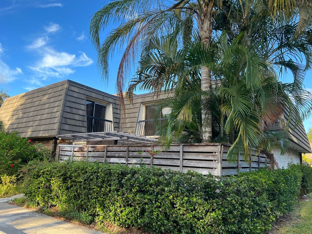 Photo of 1304 13th Terrace, Palm Beach Gardens, FL 33418 (MLS # R10937372)