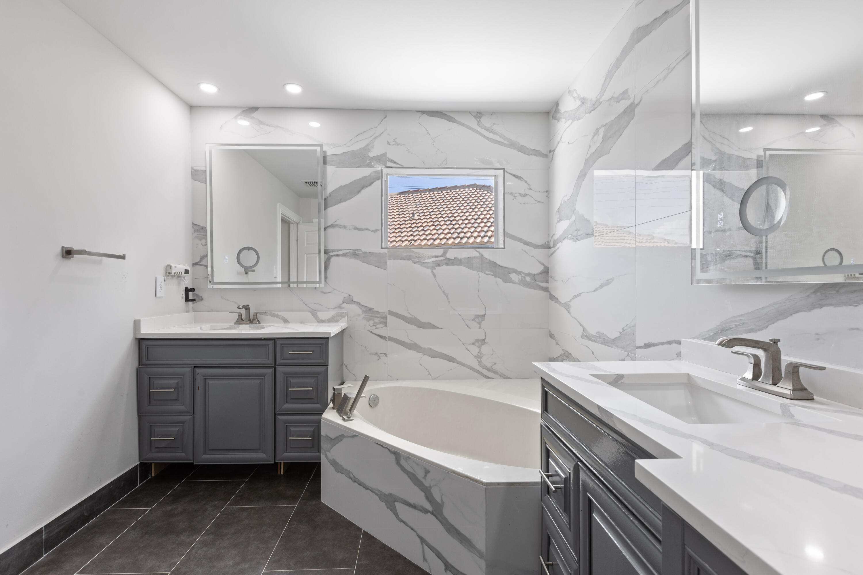 LAKES OF LAGUNA - Residential Lease