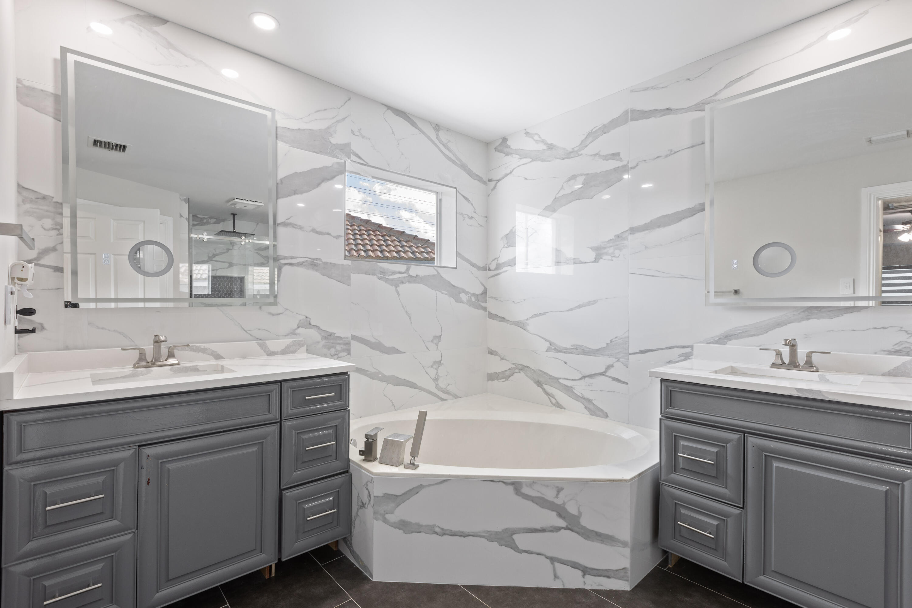 LAKES OF LAGUNA - Residential Lease