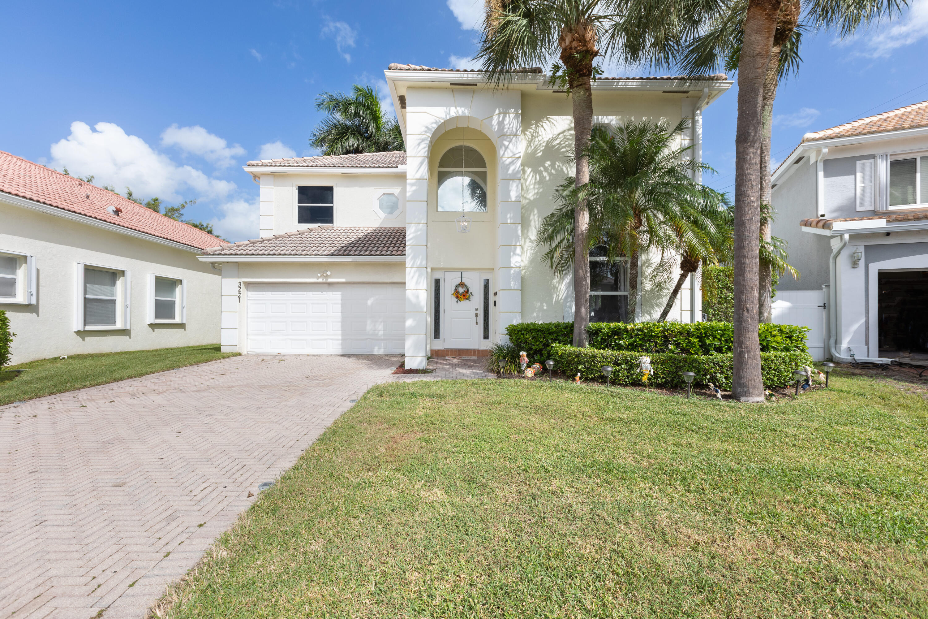 LAKES OF LAGUNA - Residential Lease