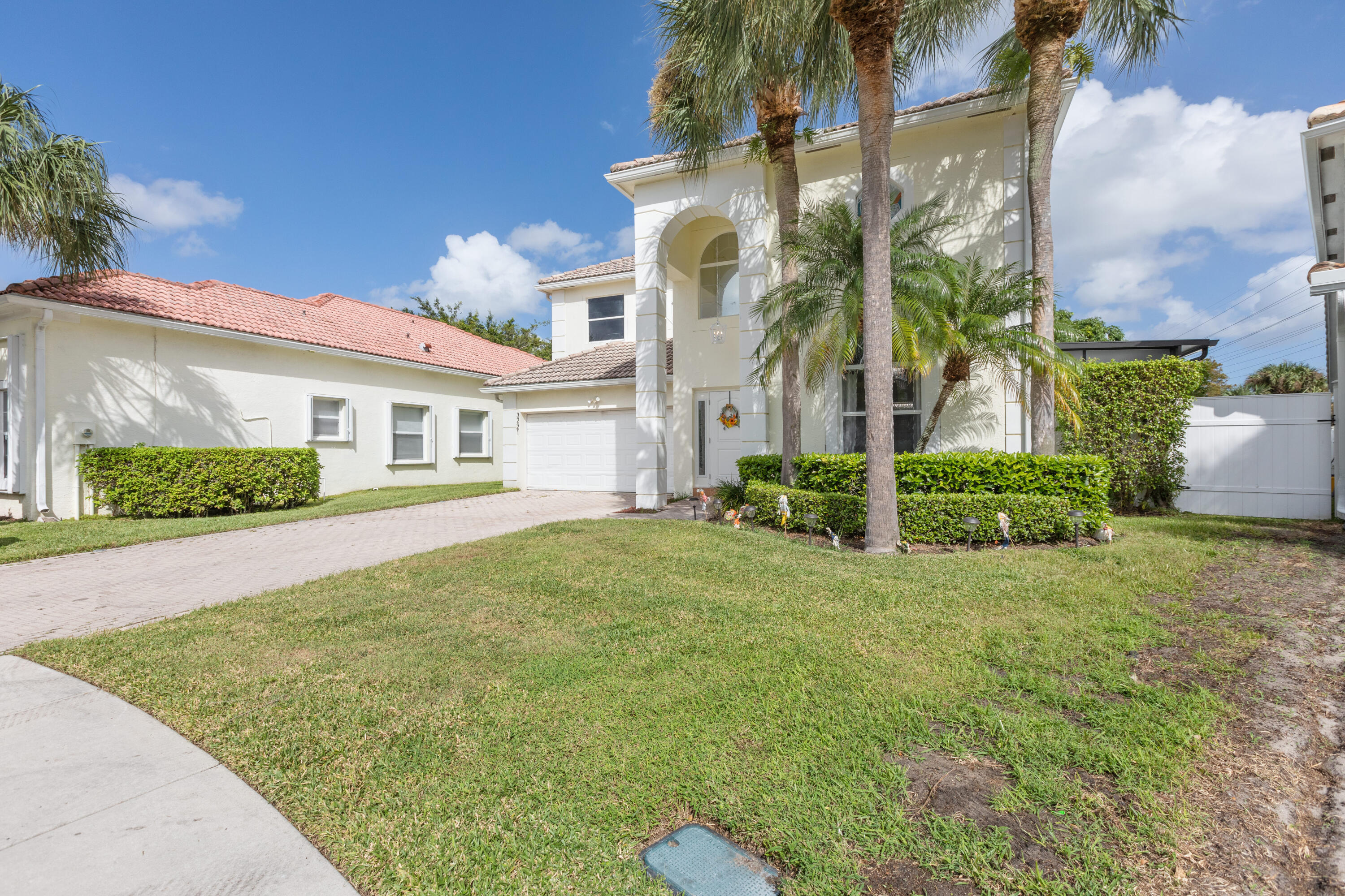 LAKES OF LAGUNA - Residential Lease