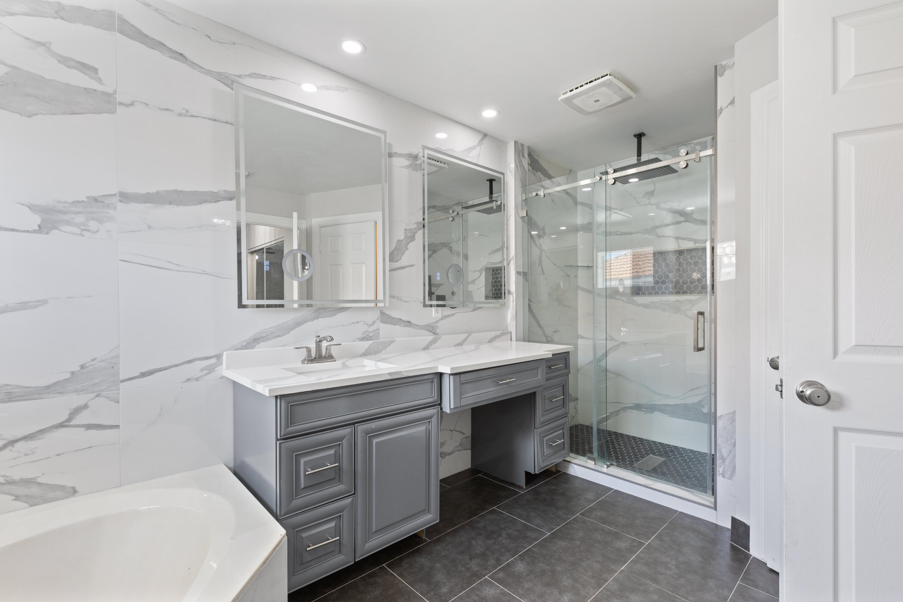 LAKES OF LAGUNA - Residential Lease