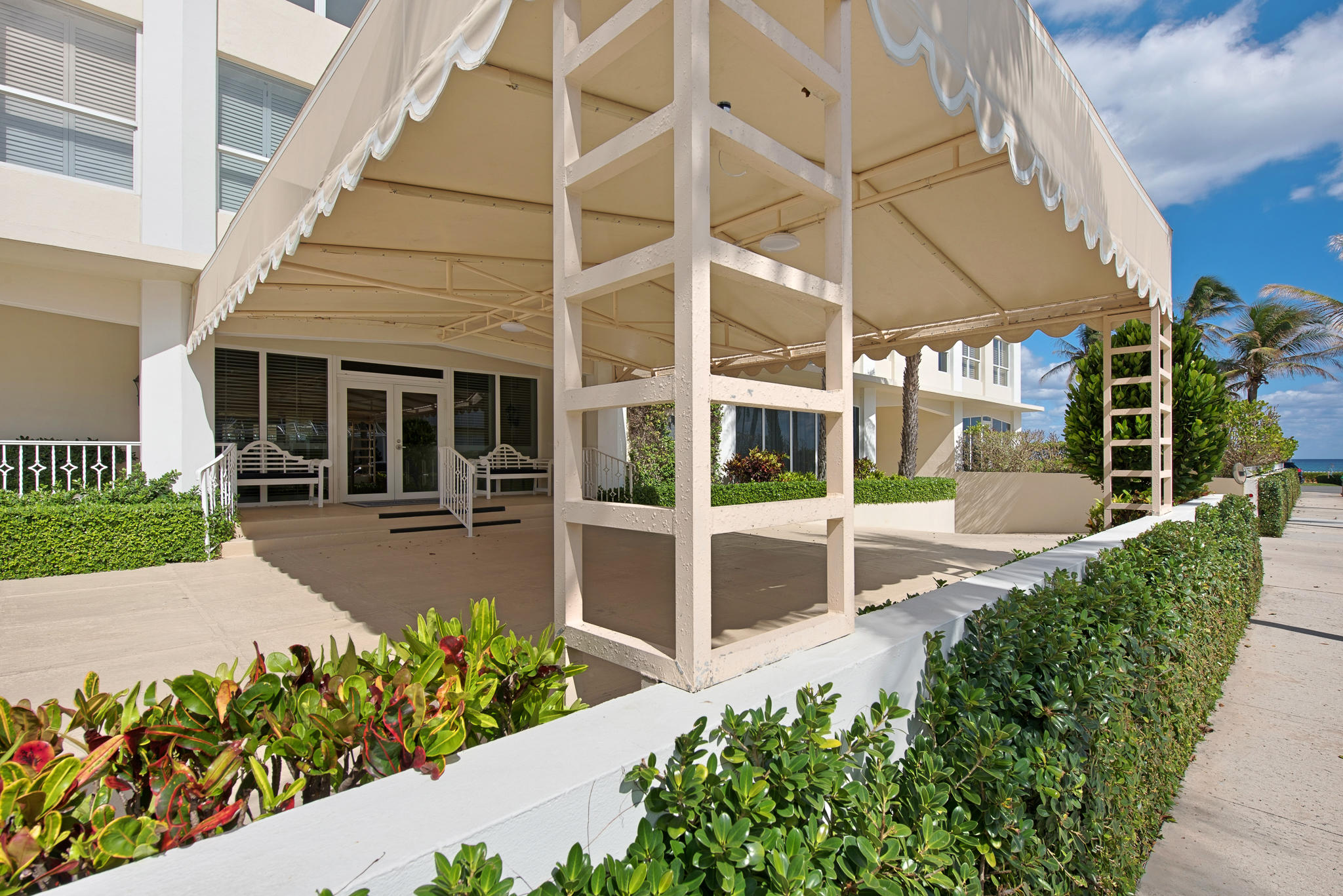 LOWELL HOUSE CONDO LTS 53 - Residential