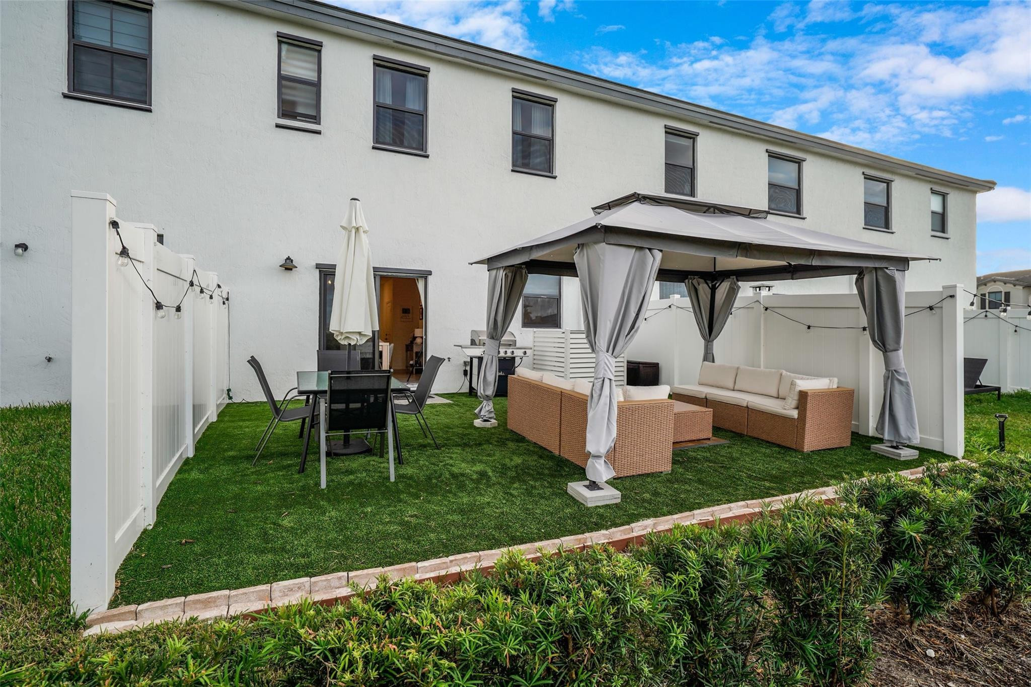 VISTA LAGO - Residential