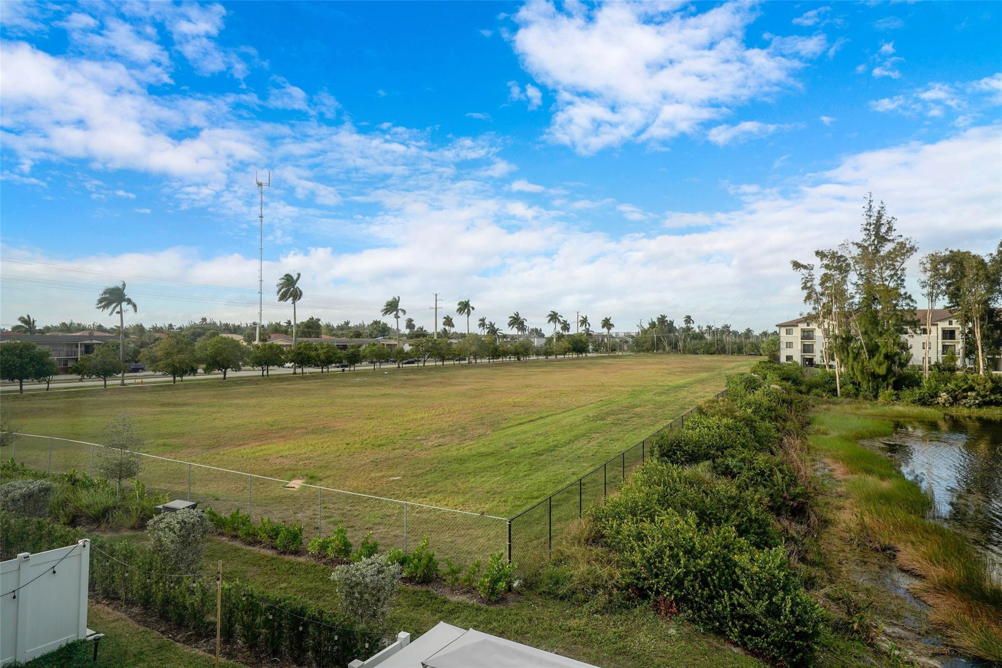 VISTA LAGO - Residential