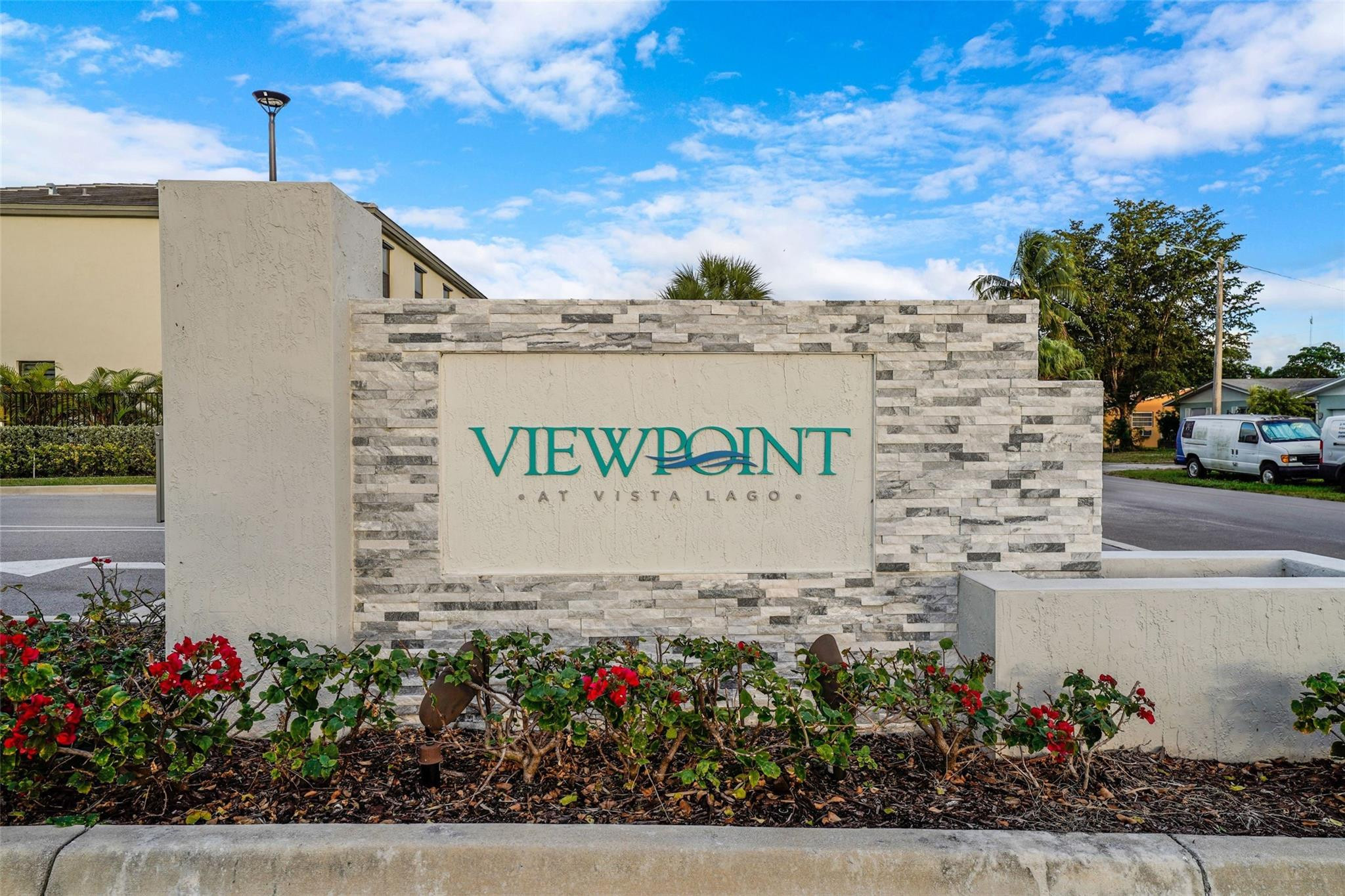 VISTA LAGO - Residential