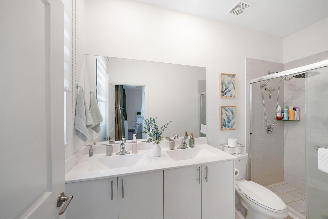 VISTA LAGO - Residential