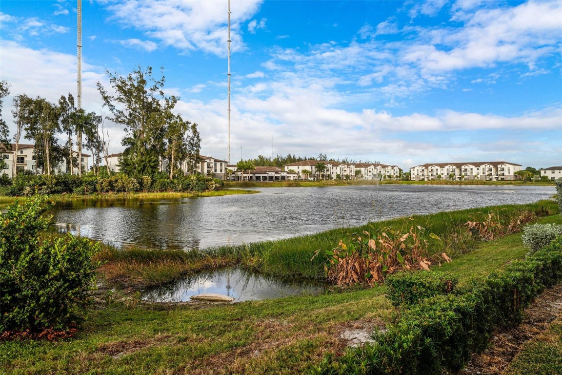 VISTA LAGO - Residential