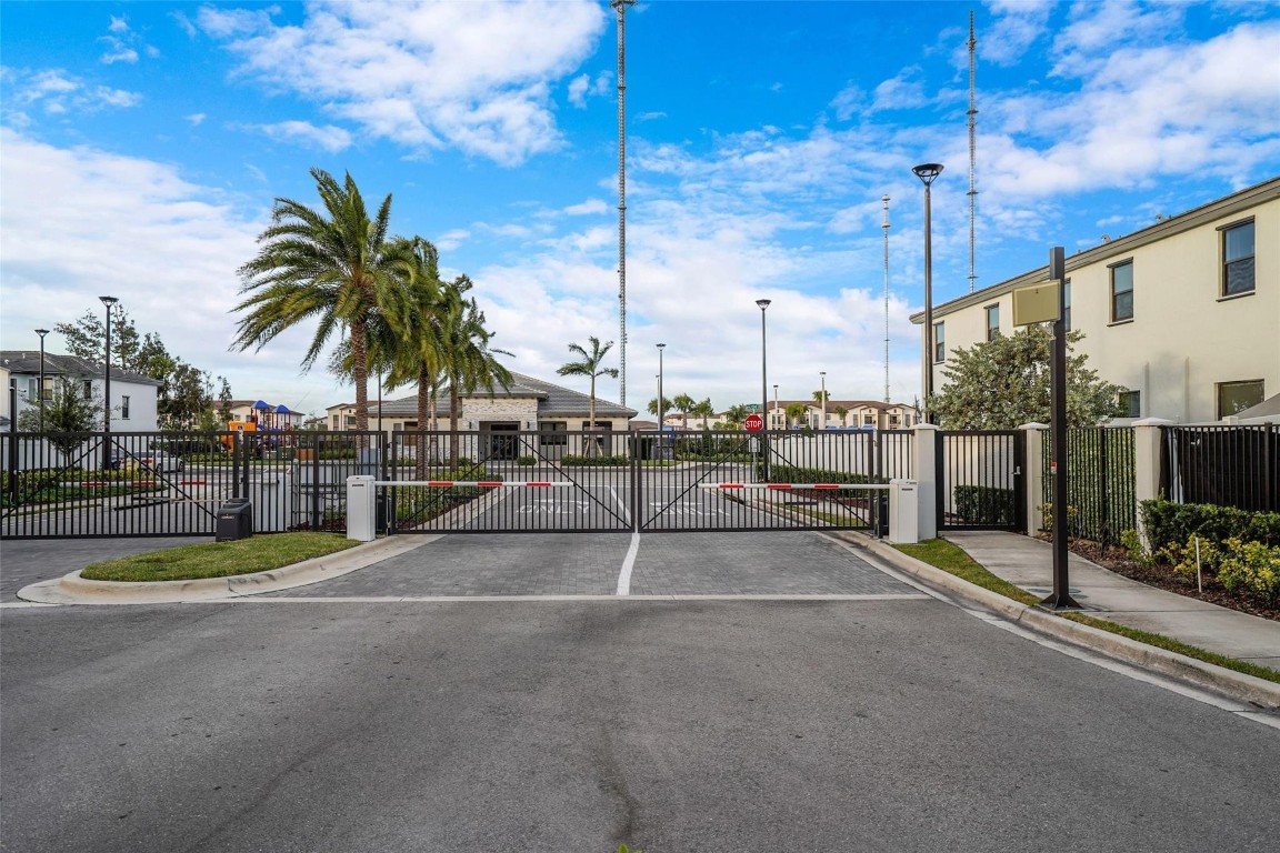 VISTA LAGO - Residential