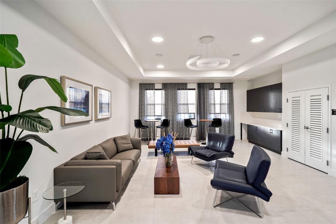 VISTA LAGO - Residential