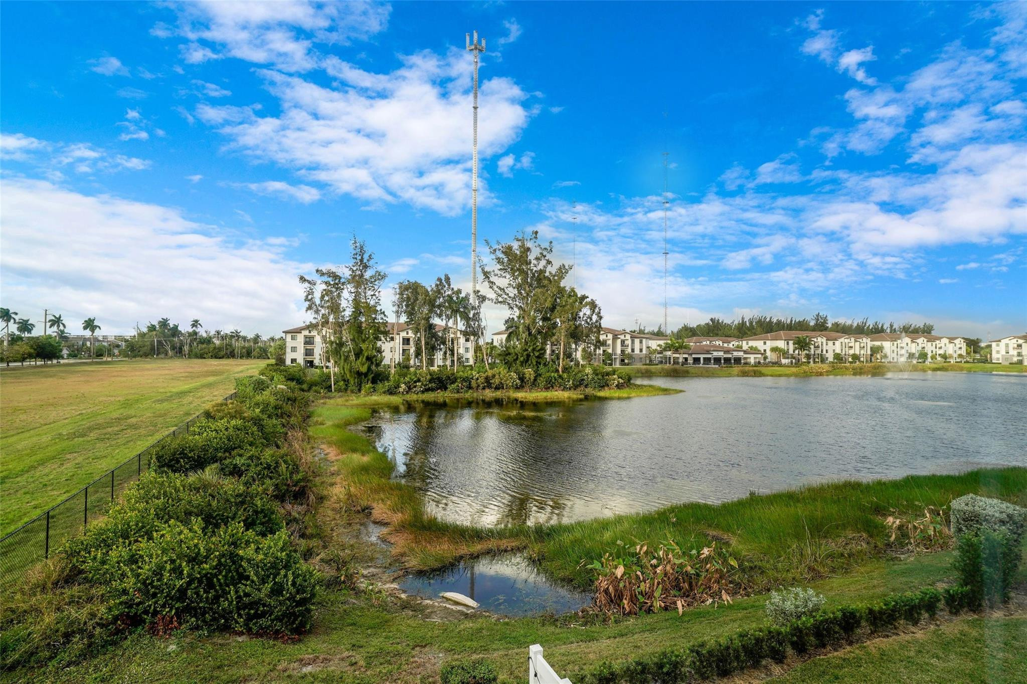 VISTA LAGO - Residential