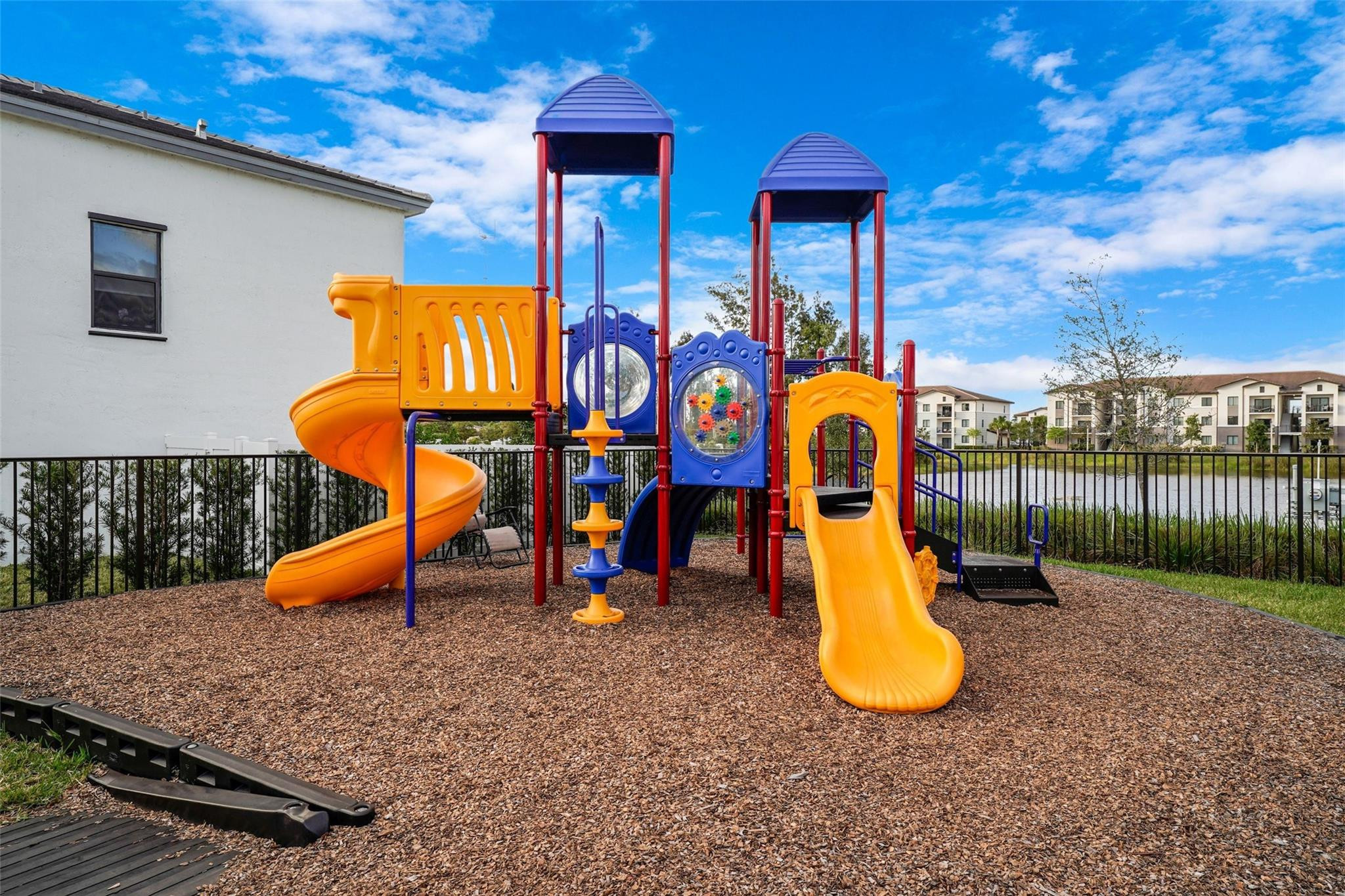 VISTA LAGO - Residential