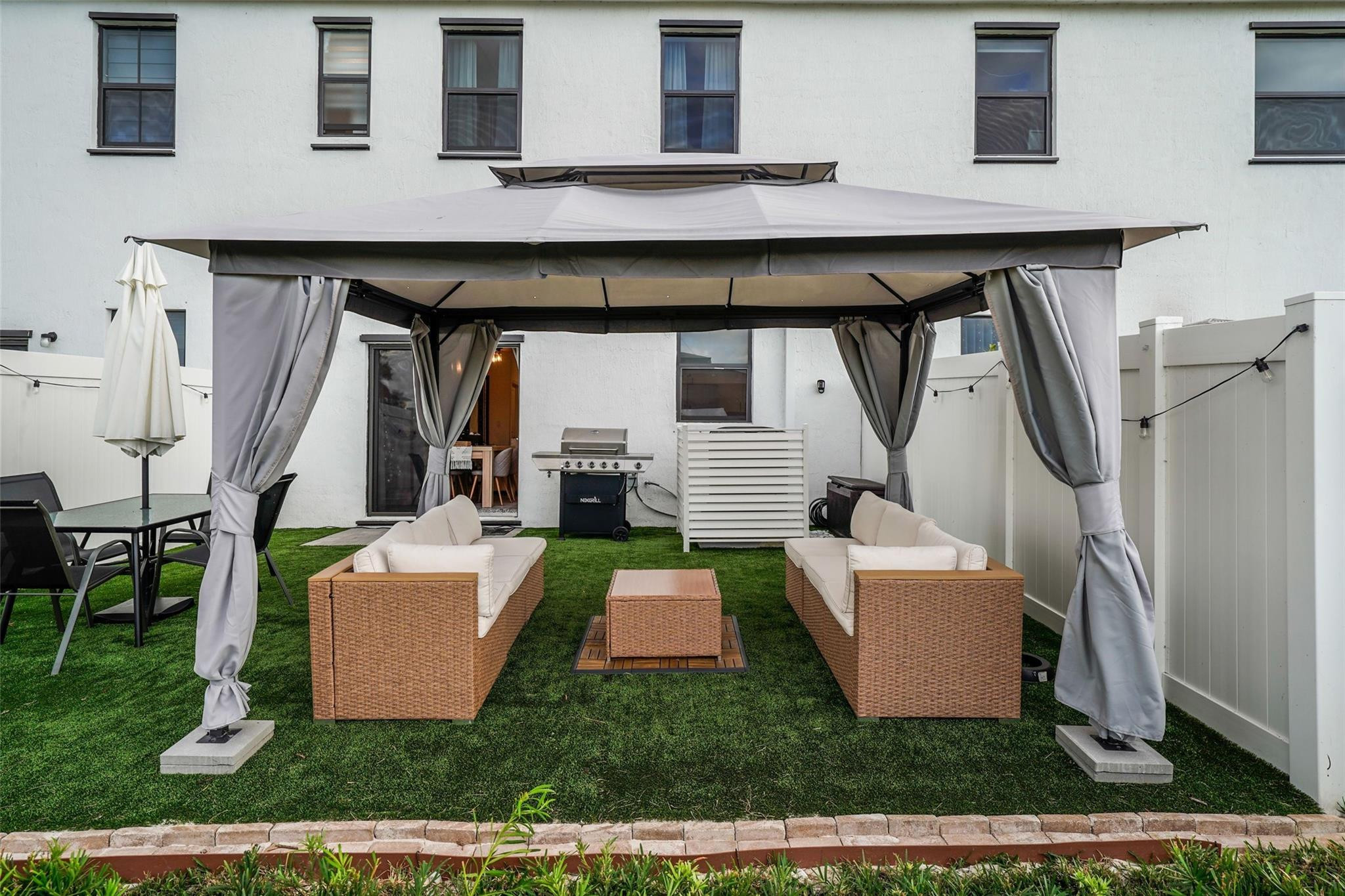 VISTA LAGO - Residential