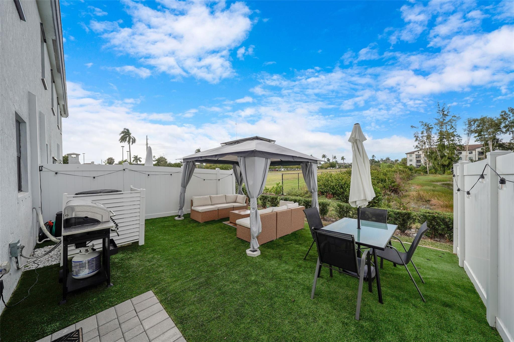 VISTA LAGO - Residential