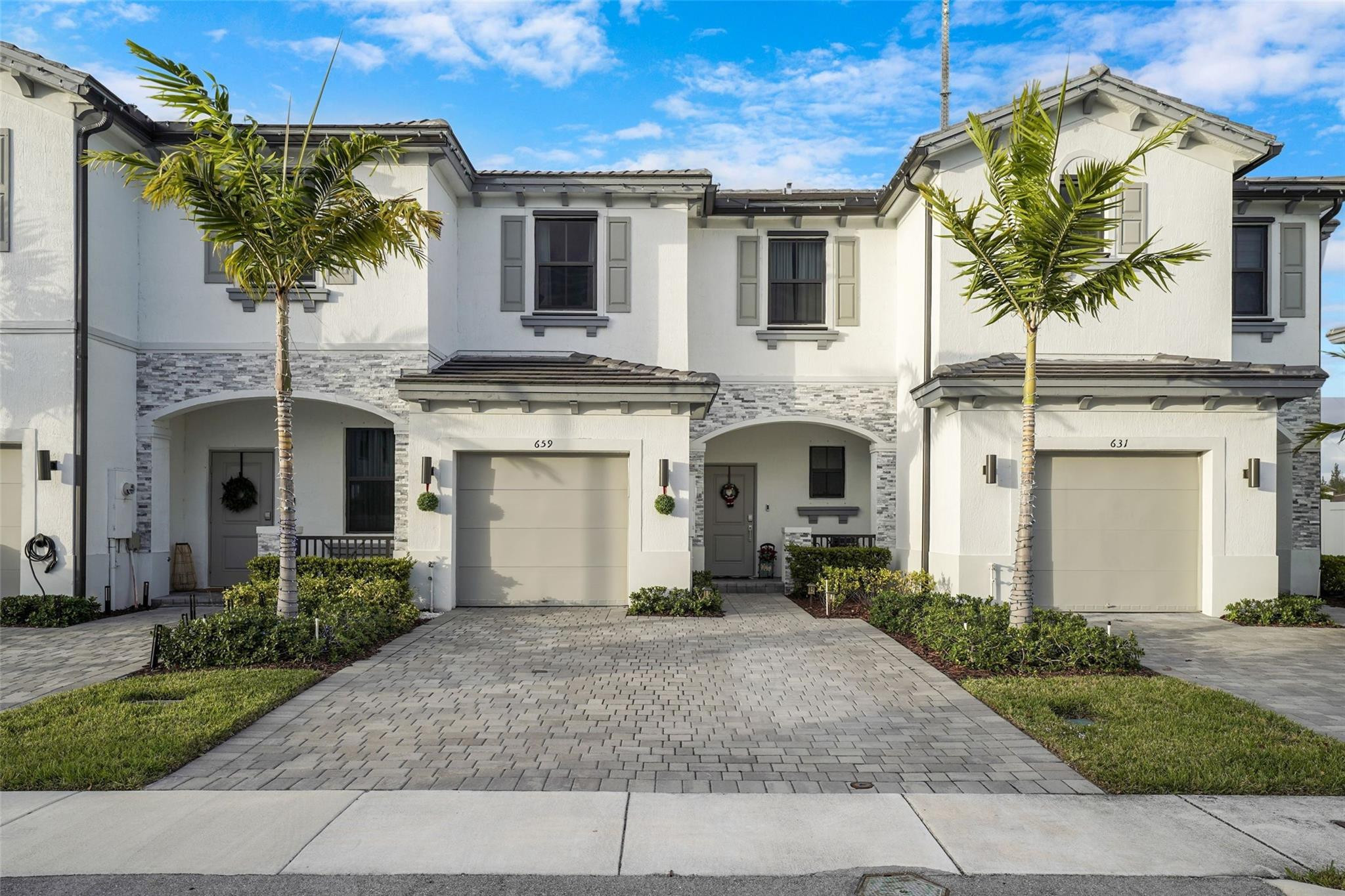 VISTA LAGO - Residential