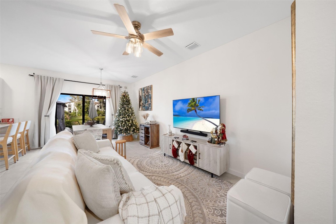 VISTA LAGO - Residential