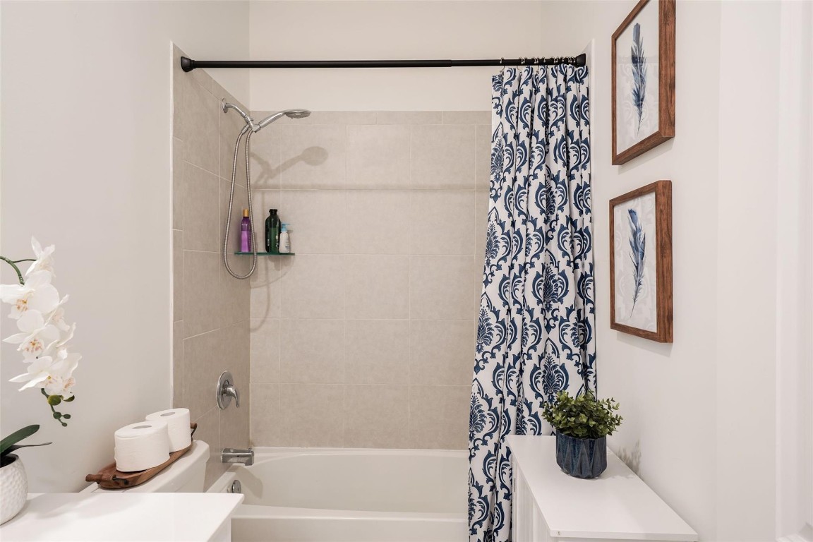 VISTA LAGO - Residential