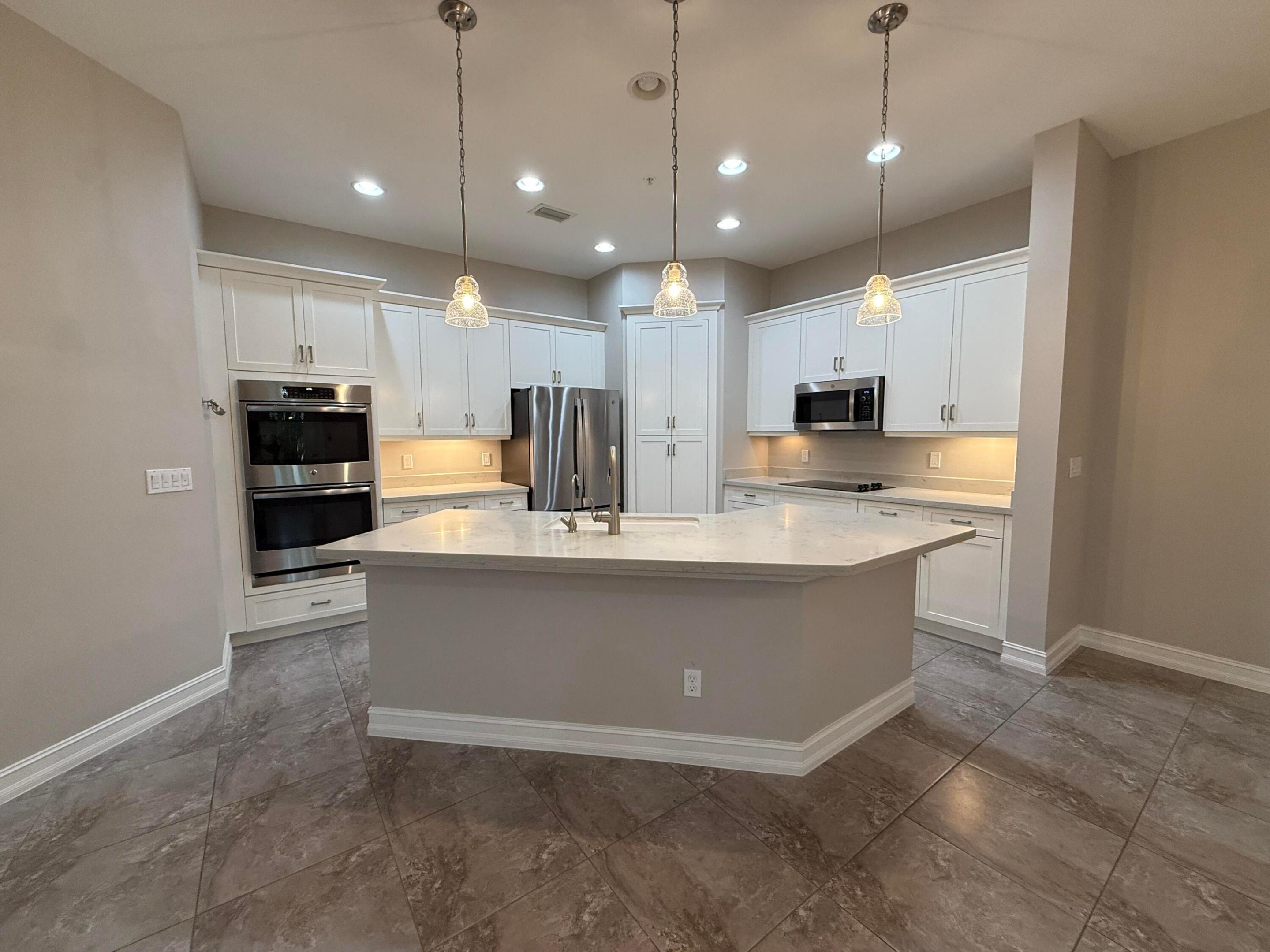 HAMPTON COVE CONDO - Residential Lease