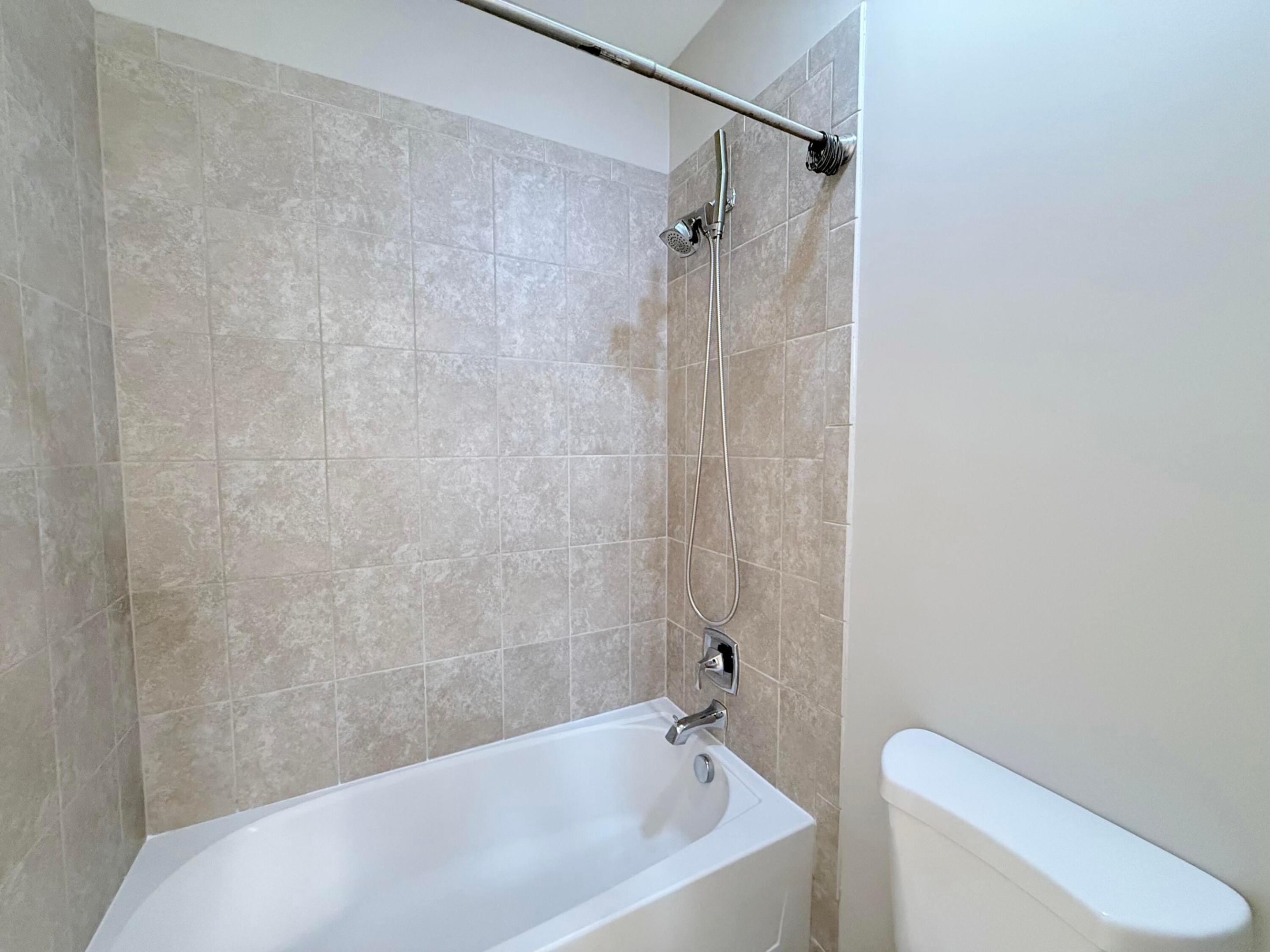 HAMPTON COVE CONDO - Residential Lease