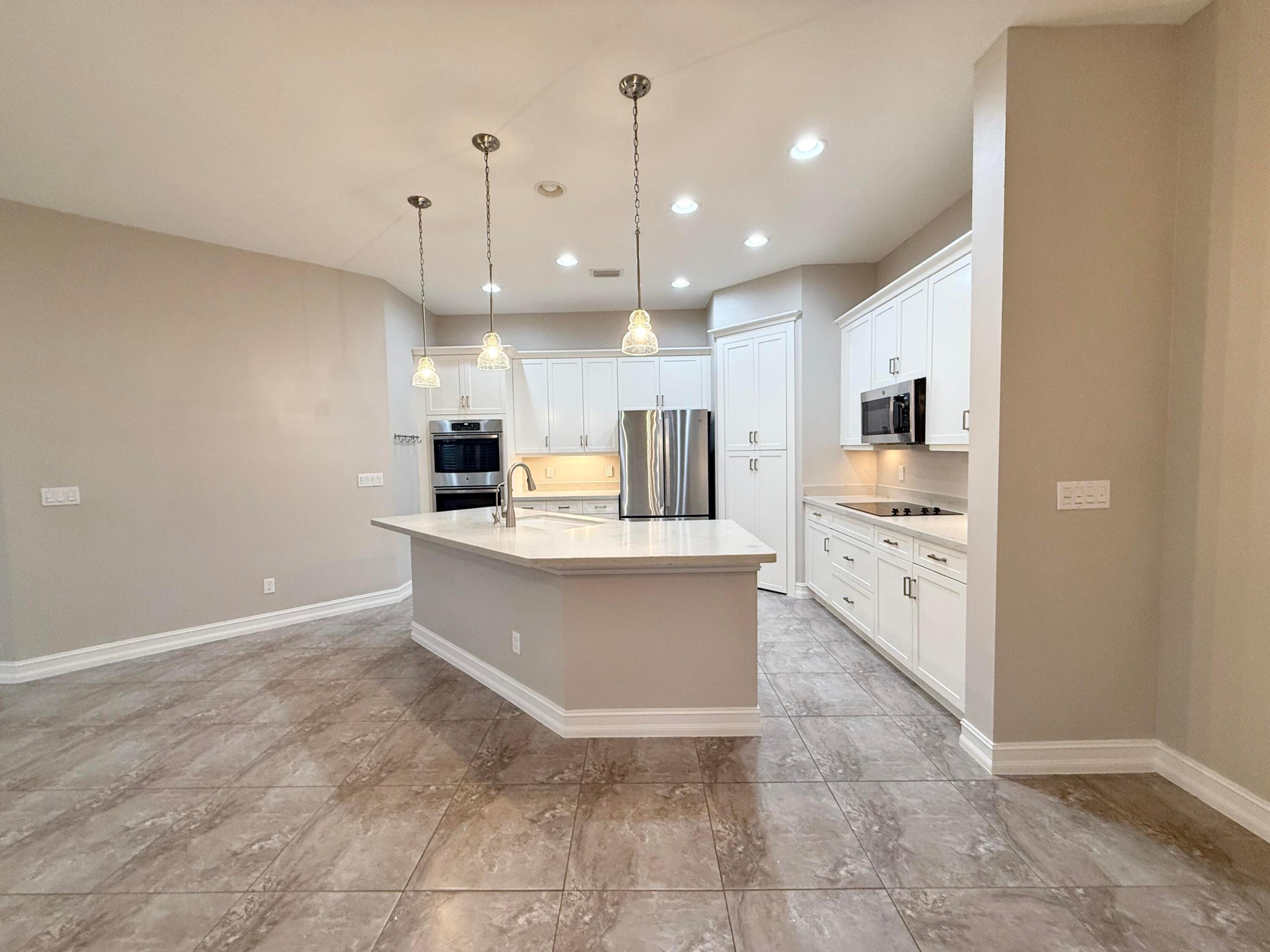 HAMPTON COVE CONDO - Residential Lease