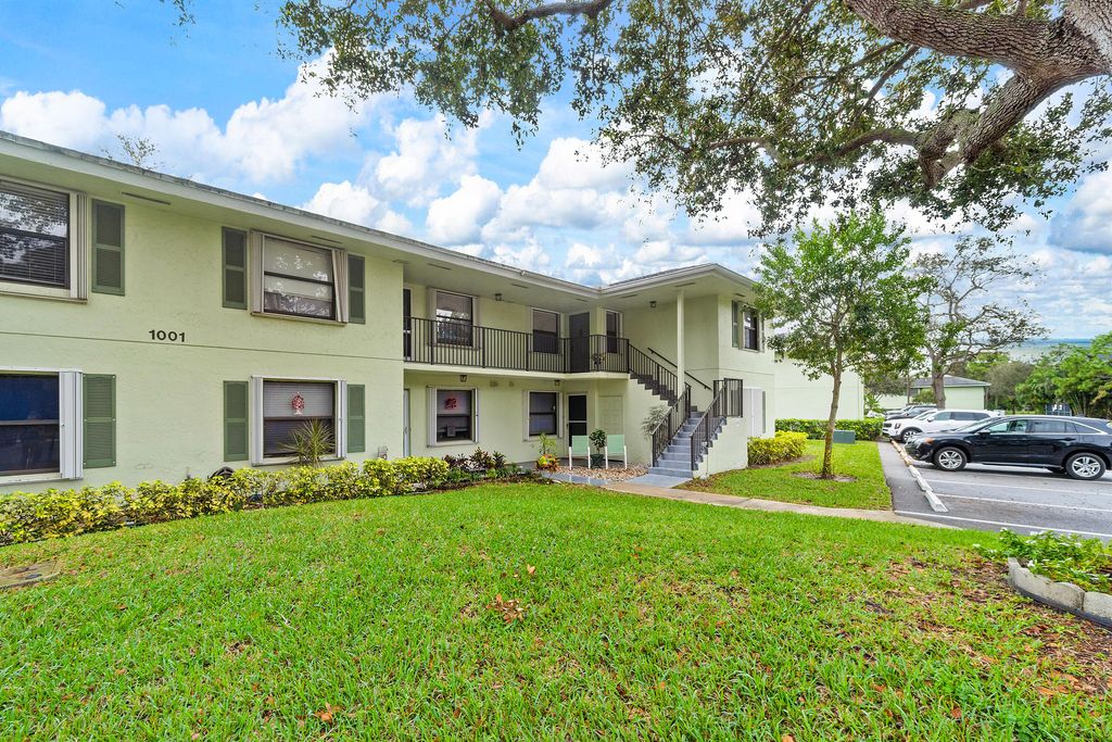 Photo of 1001 Sabal Ridge Circle #H, Palm Beach Gardens, FL 33418 (MLS # R10952150)