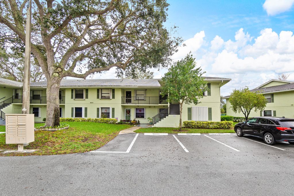 Photo of 1001 Sabal Ridge Circle #H, Palm Beach Gardens, FL 33418 (MLS # R10952150)