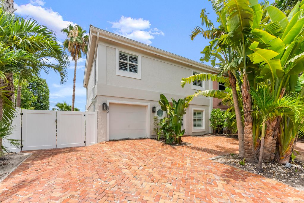 Photo of 802 Andrews Avenue, Delray Beach, FL 33483 (MLS # R11144964)