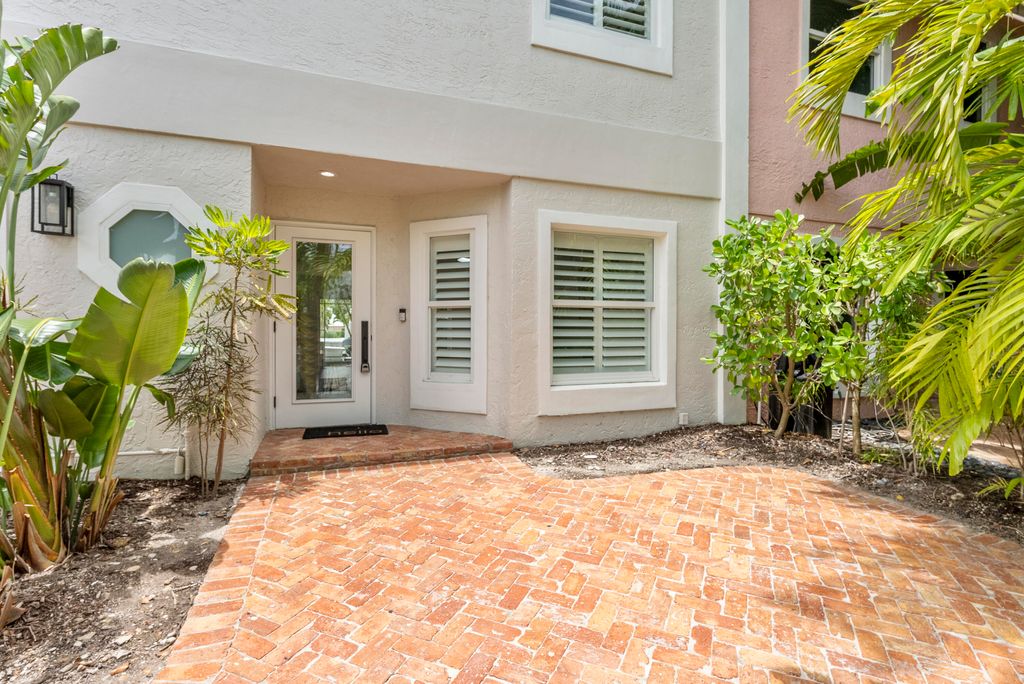 Photo of 802 Andrews Avenue, Delray Beach, FL 33483 (MLS # R11144964)