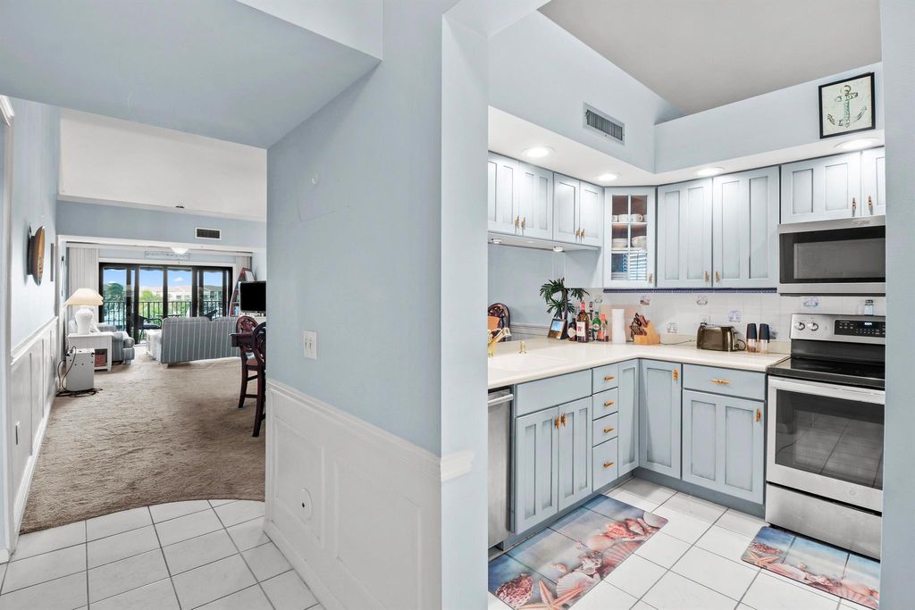 Photo of 901 Seafarer Circle #503, Jupiter, FL 33477 (MLS # R11148436)