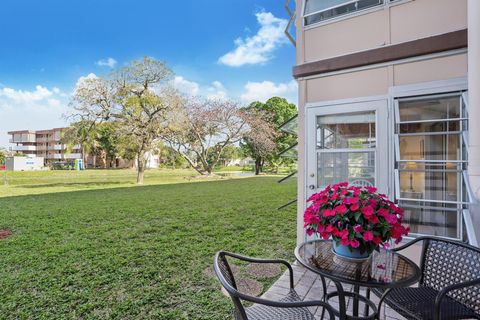 A home in Lauderdale Lakes