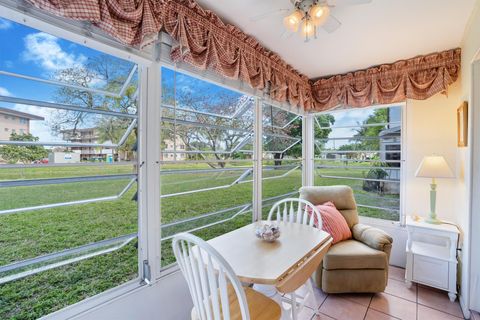 A home in Lauderdale Lakes