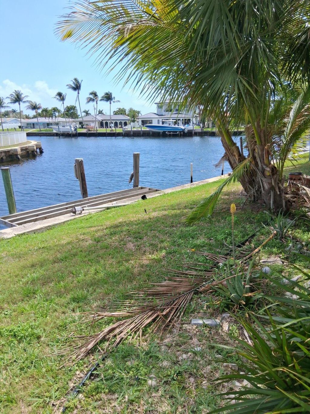 Photo of 660 SE 7th Avenue, Pompano Beach, FL 33060 (MLS # B26009184)