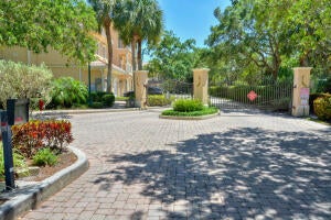 Photo of 12651 SE Old Cypress Drive #909, Hobe Sound, FL 33455 (MLS # R11028487)