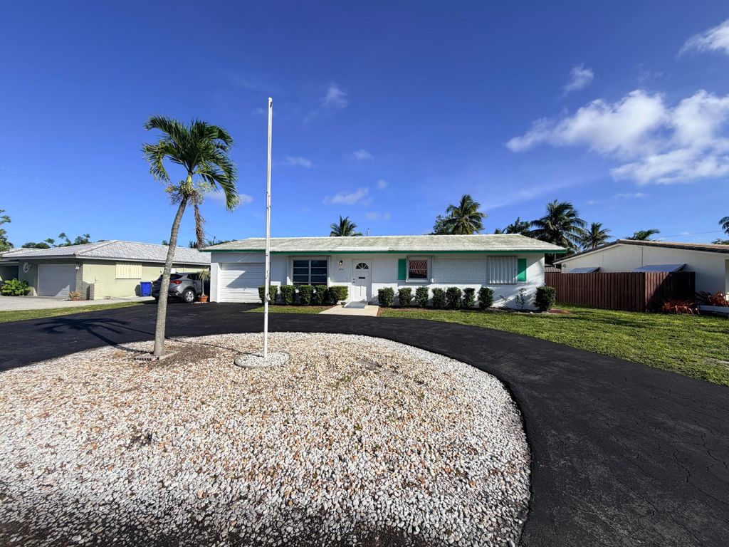 Photo of 270 SE 6th Street, Pompano Beach, FL 33060 (MLS # B26031724)