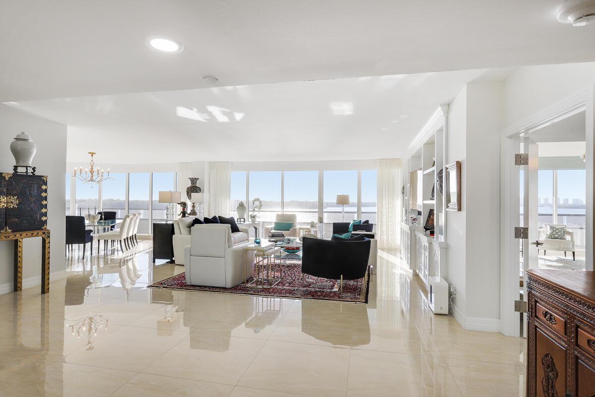 OLD PORT COVE LAKE POINT - Residential