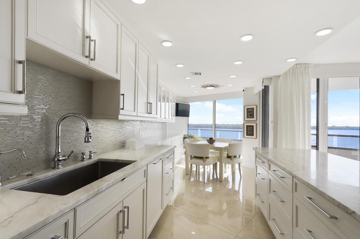 OLD PORT COVE LAKE POINT - Residential