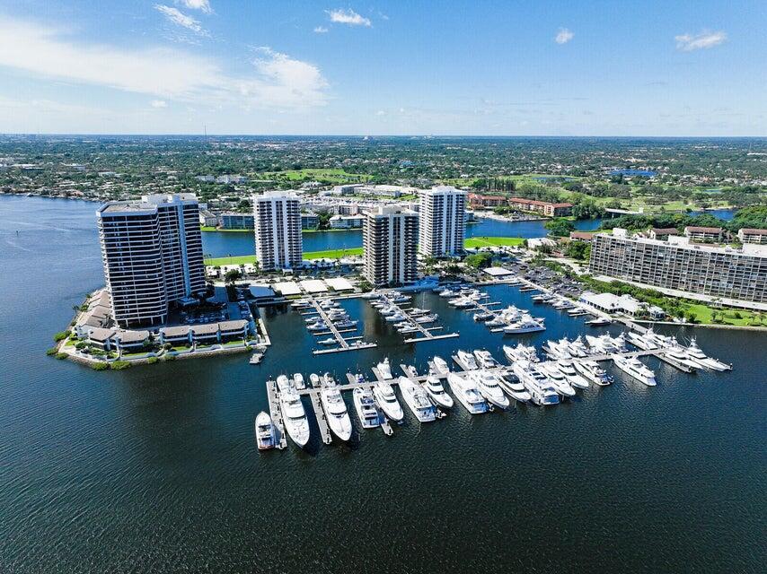OLD PORT COVE LAKE POINT - Residential
