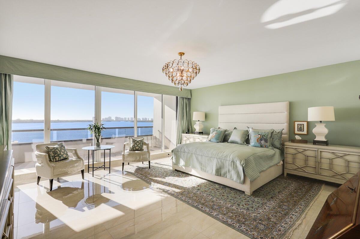 OLD PORT COVE LAKE POINT - Residential