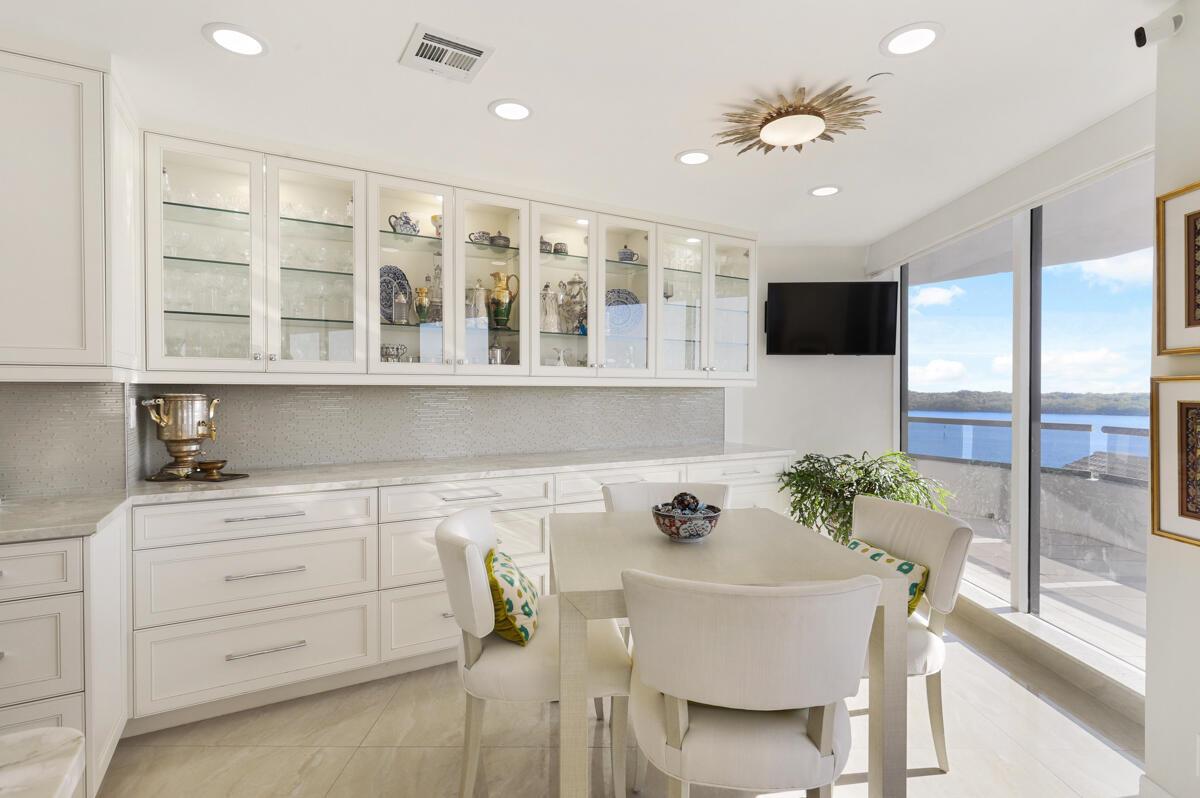 OLD PORT COVE LAKE POINT - Residential